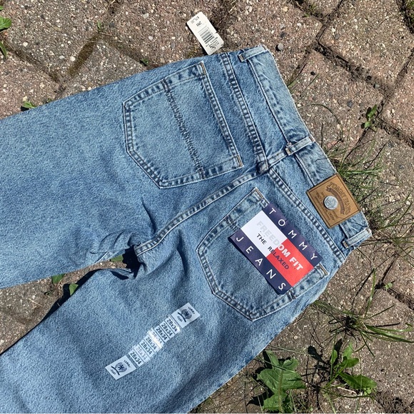 BNWT Vintage Tommy Hilfiger Jeans Relaxed Fit - Picture 4 of 5